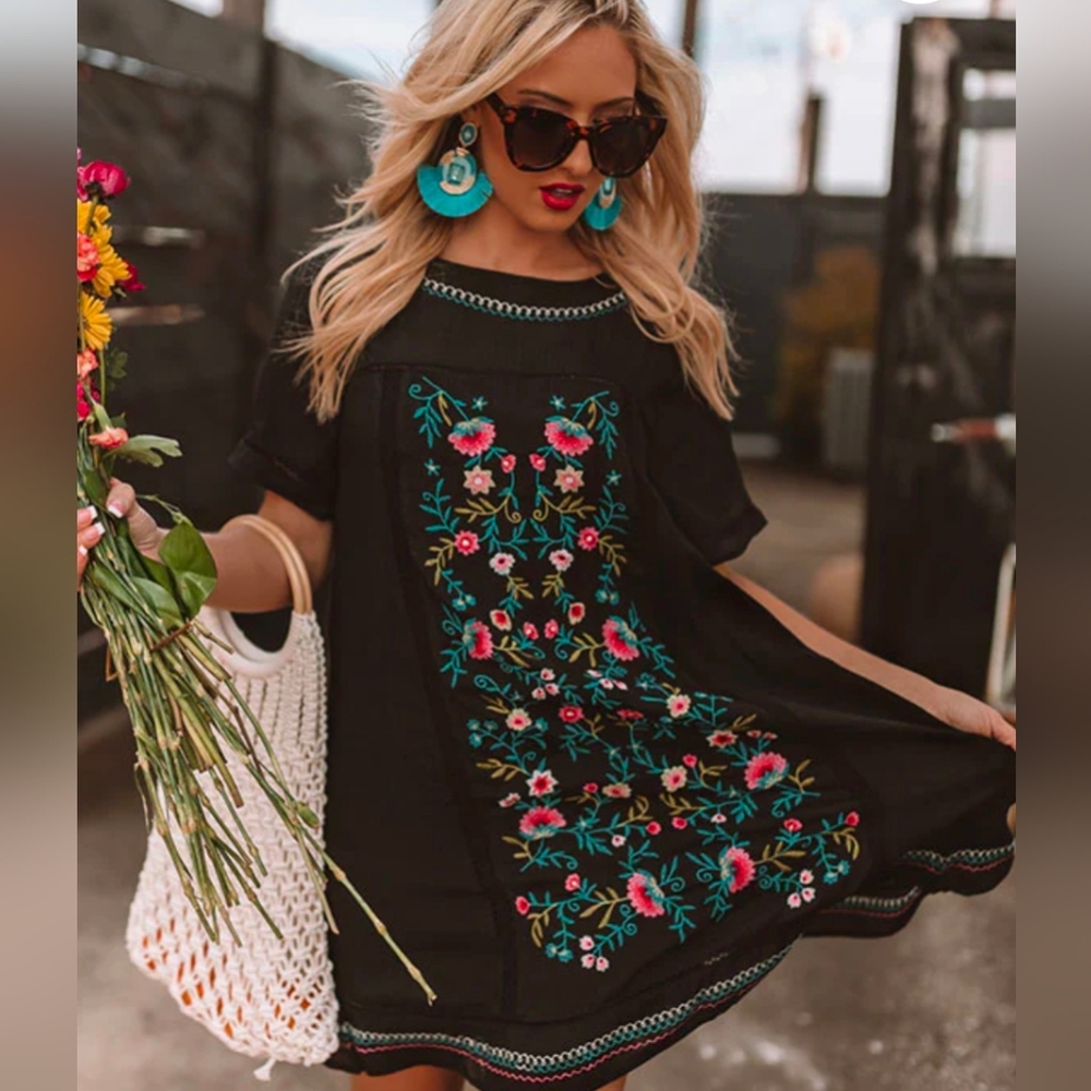 IMPRESSIONS Dreaming Of Summer Embroidered Dress In Black - Picture 2 of 7
